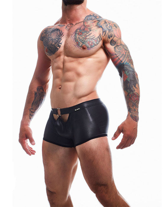 Cut4Men Sexy Wetlook Minishort Peekaboo – Zwart-Erotiekvoordeel.nl