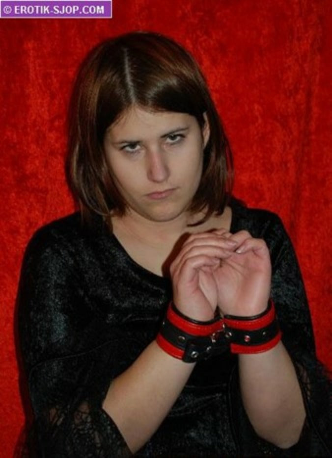 Laced-Up - Collier ou manchette en cuir - Manchettes et collier en cuir. Rouge avec détails noirs, 5 cm de large