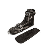 BRUTUS - Bottes de bondage en cuir à semelles cloutées amovibles - Laced-up.nl