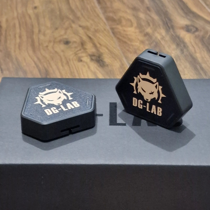 Dungeon Lab PawPrints Wireless Buttons-laced-up.nl