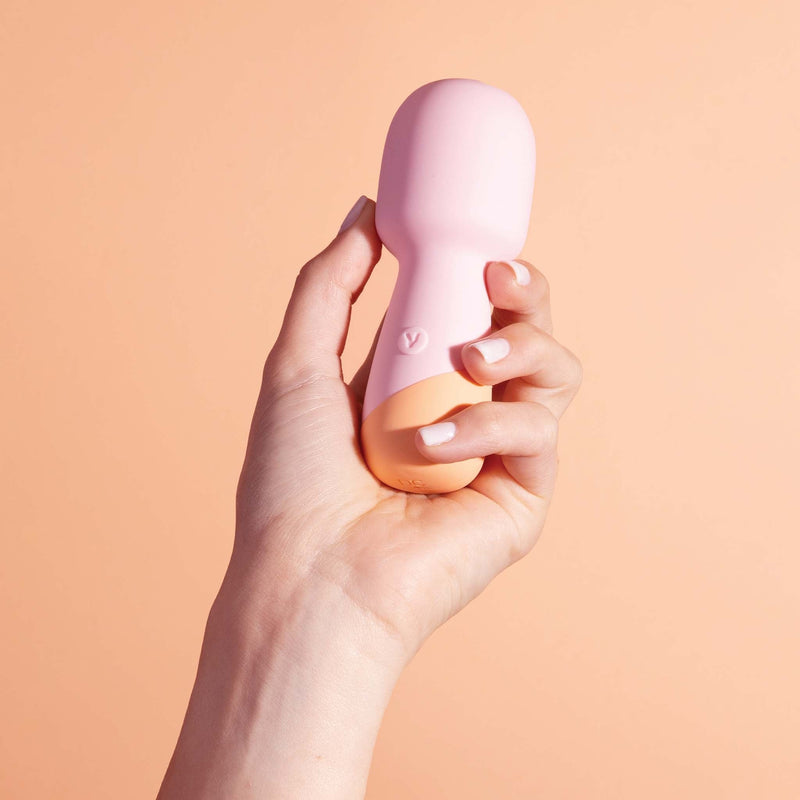 Vush - Peachy - Mini Wand Vibrator - Lichtroze-laced-up.nl