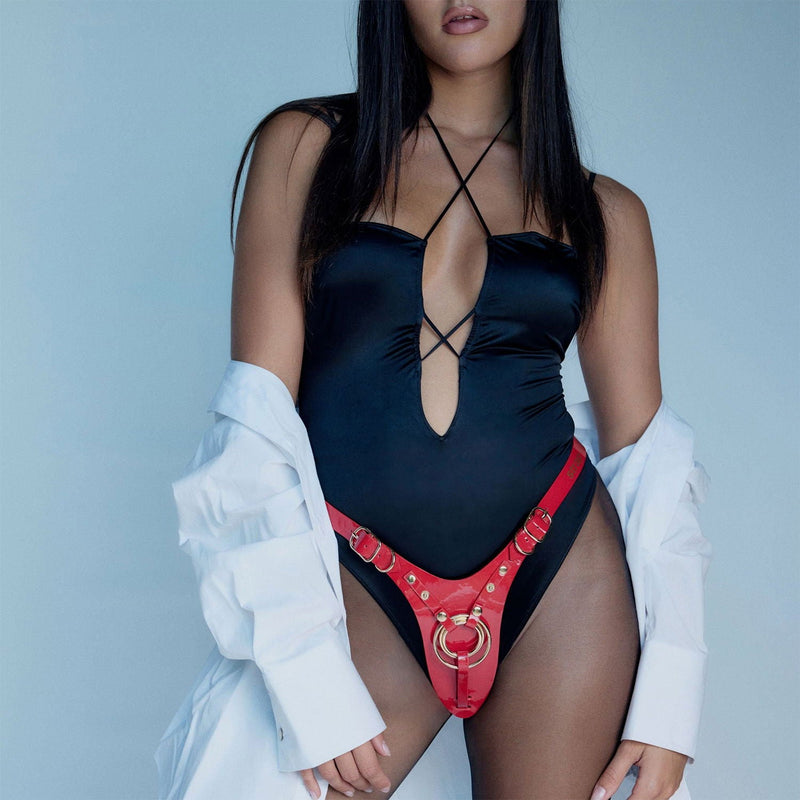 Strap-On-Me - Fabulous - Kunstleren Strapon Harnas - Passend van XS t/m XXL - Rood Lak-Erotiekvoordeel.nl