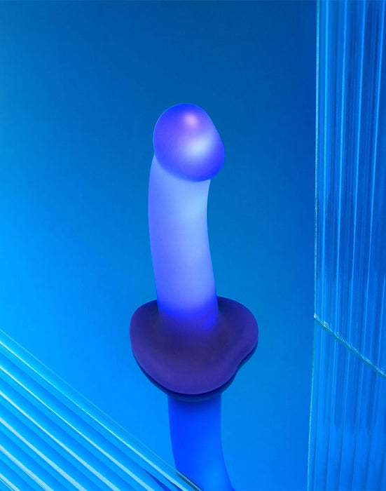 Strap-On-Me – Glow-LED Dildo – Lila – Größe M