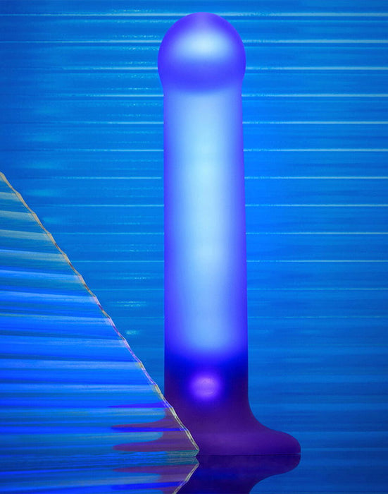 Strap-On-Me – Glow-LED Dildo – Lila – Größe M