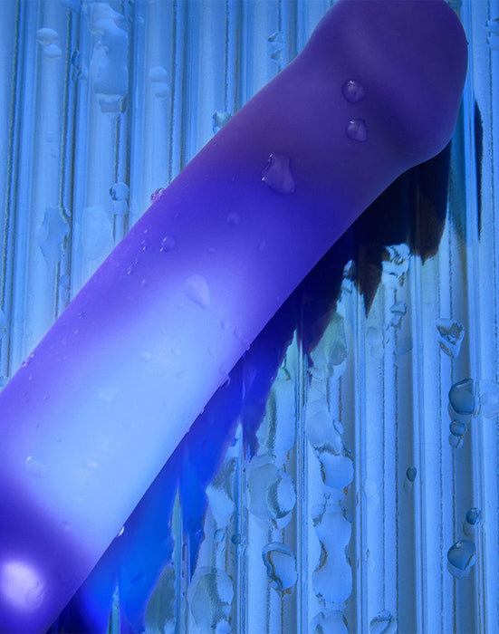 Strap-On-Me – Glow-LED Dildo – Lila – Größe M