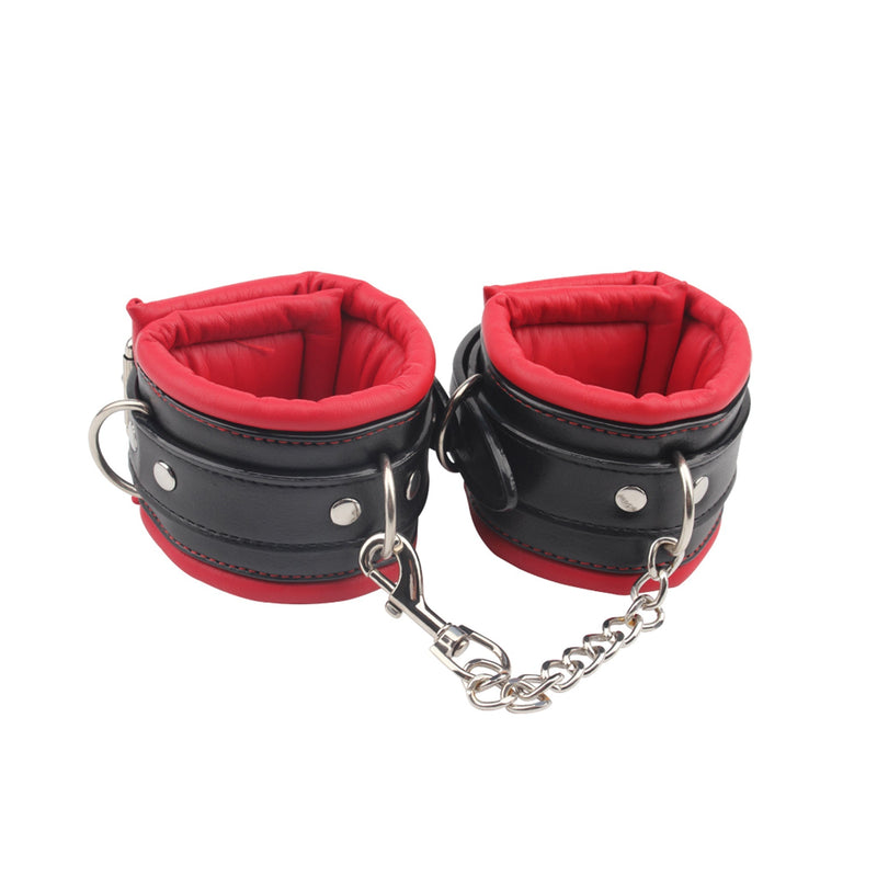 Chisa - Behave! Super Soft - Zachte Gevoerde Enkelboeien - Rood/Zwart-Erotiekvoordeel.nl