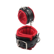 Chisa - Behave! Super Soft - Zachte Gevoerde Enkelboeien - Rood/Zwart-Erotiekvoordeel.nl