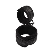 Chisa - Behave! Temptation Bondage Kit - Polsboeien en Blinddoek - Zwart-Erotiekvoordeel.nl