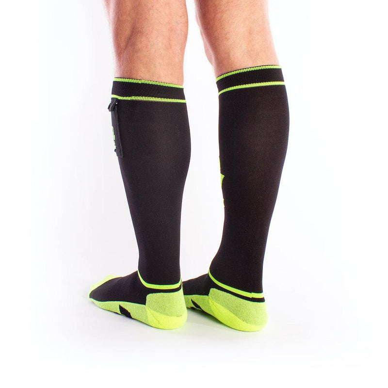 Brutus - Chaussettes de foot « Gas Mask Party » avec pochette - Noir/Néon - Laced-up.nl