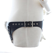 Fixxx - Fetish Damesslipje met Ketting Door Kruis - PU-Leer - One Size - Verstelbaar - Zwart-Laced-up.nl