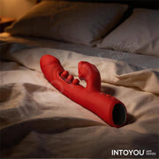 IY - Trixy - Driedubbele Kloppende Rabbit Vibrator met Likkende Tong - App Control - Rood-Erotiekvoordeel.nl