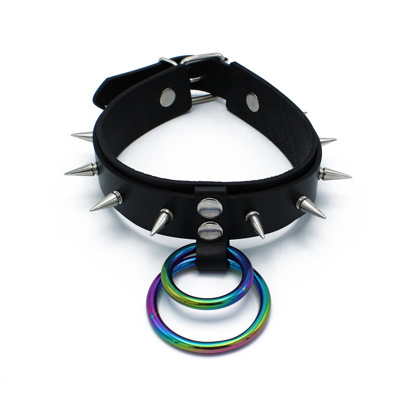 Kiotos - Schwarzes Lederhalsband mit Stacheln und doppeltem Regenbogen-O-Ring - Laced-up.nl