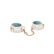Liebe Seele - Boudoir Amor - Vegan Lederen handboeien - Wit met Gouden Hardware-Erotiekvoordeel.nl