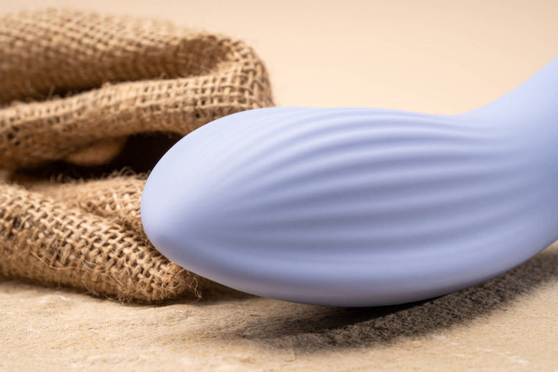 NIYA 2 - Ergonomische Massager - Lichtblauw-Laced-up.nl