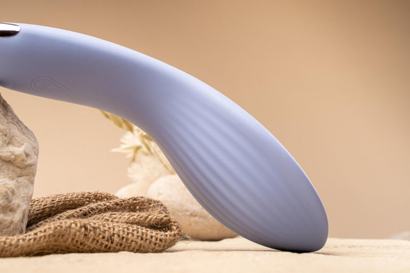 NIYA 2 - Ergonomische Massager - Lichtblauw-Laced-up.nl