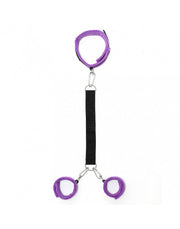 Rimba - Soft Bondage Collar naar Handboeien Set - Zwart/Paars-Erotiekvoordeel.nl