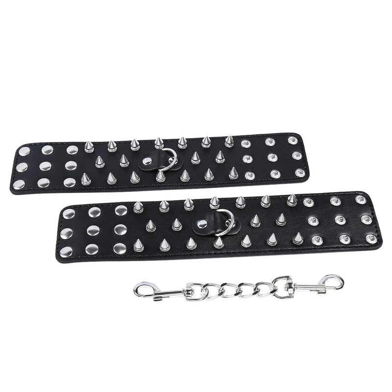 Smart Moves - Polsboeien - Zwarte Handboeien van PU Leer en Spikes-laced-up.nl