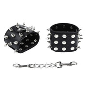 Smart Moves - Polsboeien - Zwarte Handboeien van PU Leer en Spikes-laced-up.nl