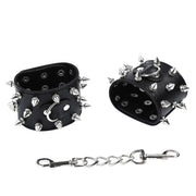 Smart Moves - Polsboeien - Zwarte Handboeien van PU Leer en Spikes-laced-up.nl