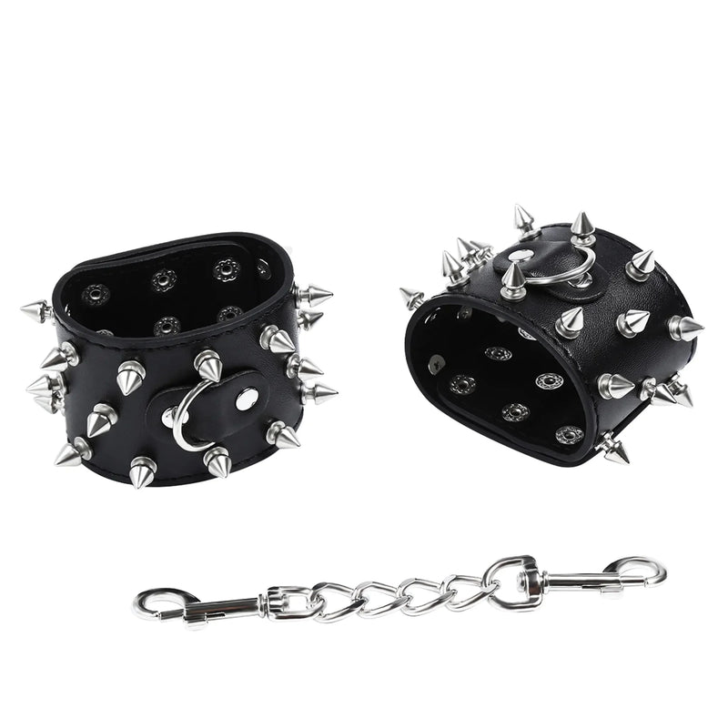 Smart Moves - Polsboeien - Zwarte Handboeien van PU Leer en Spikes-laced-up.nl