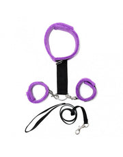 Rimba - Soft Bondage Collar Met handboeien En leiband - Zwart/Paars-Laced-up.nl