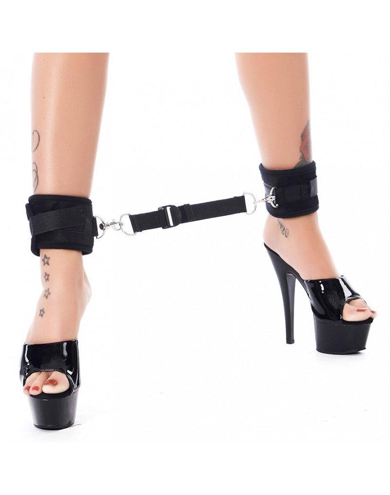 Rimba - Soft Bondageset voetboeien Set Met spreidband-Laced-up.nl