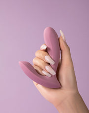 Svakom - Erica - Draagbare Vibrator Met App Control - Twee Motoren - Lichtroze-Laced-up.nl