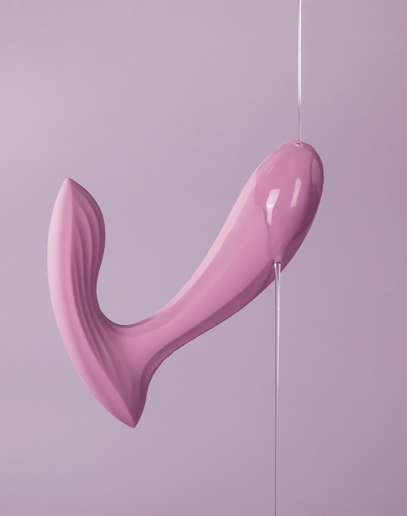 Svakom - Erica - Draagbare Vibrator Met App Control - Twee Motoren - Lichtroze-Laced-up.nl