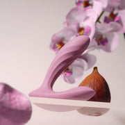 Svakom - Erica Plus - Vibrator mit Stoßfunktion zum Tragen als Strumpfhose mit App-Steuerung - Zwei Motoren - Hellrosa-Laced-up.nl