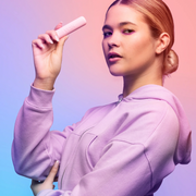 Vush - Pop Gloss Precise Point Pleasure Vibrator met Opbergkoker - Lichtroze-Erotiekvoordeel.nl