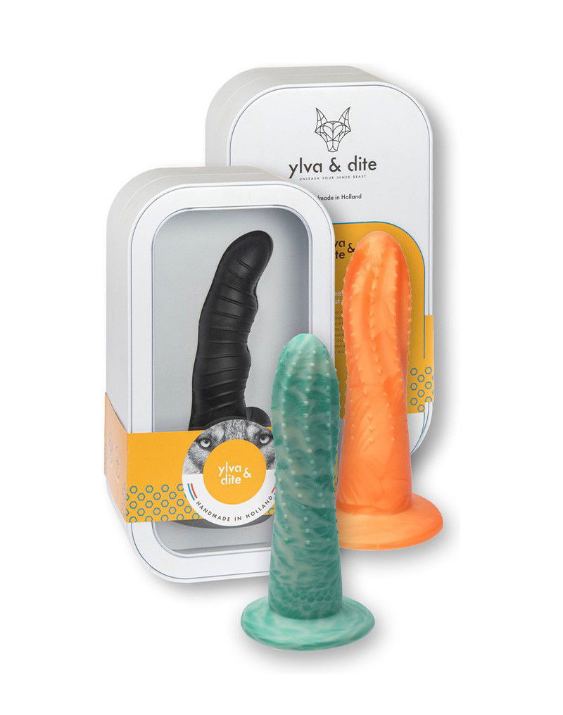 Ylva & Dite - Dildo Kajsa - Metallic Blauw-Erotiekvoordeel.nl