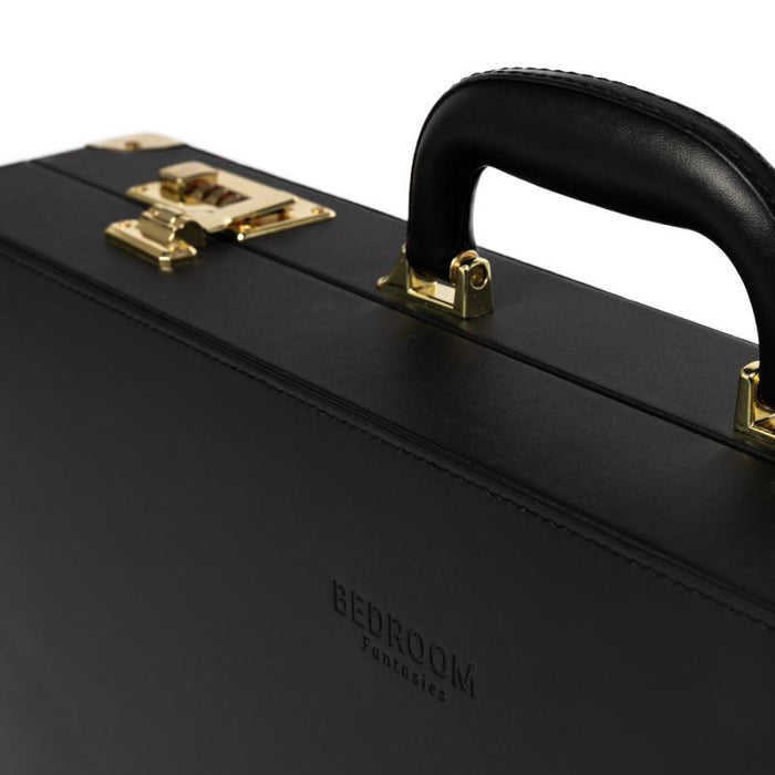 Bedroom Fantasies - Complete BDSM Speelkoffer - 11-delig - PU Leer-Erotiekvoordeel.nl