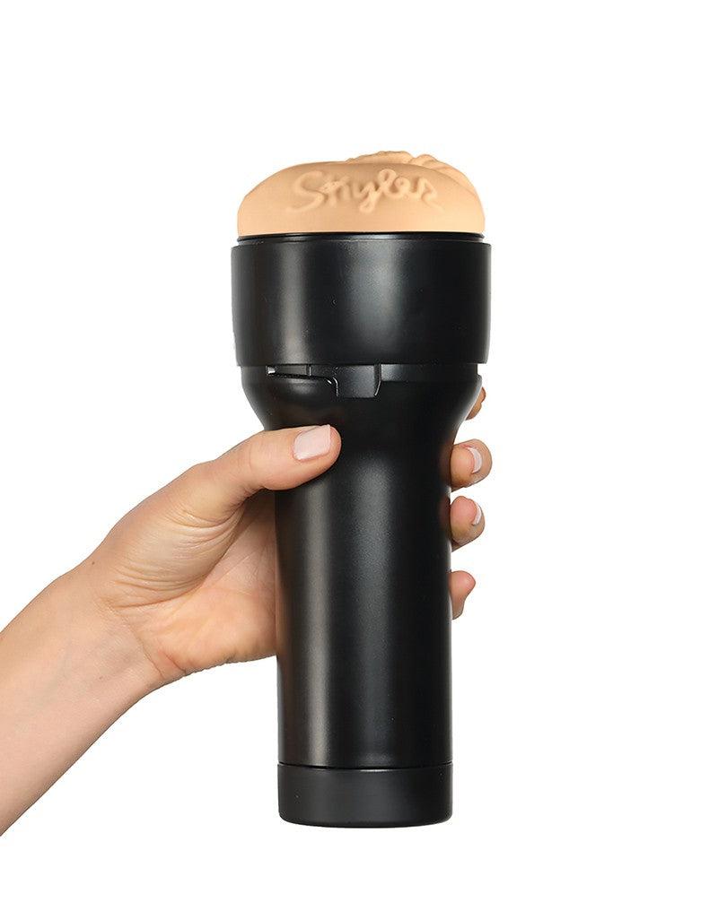 Kiiroo - FEEL Stroker - Skyler Lo - ook voor gebruik In de Keon of Powerblow Masturbator-Laced-up.nl