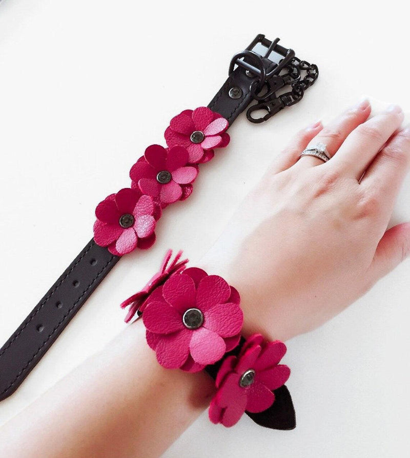 Liebe Seele - Flower Rhythm - Handboeien met Bloemen uit Leer - Exclusief en uniek ontwerp uit Japan - Rood/Zwart-Laced-up.nl