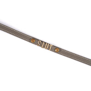 Liebe Seele - Smalle Collar Met Gouden Letters - Slut - Italiaans Kwaliteitsleder - Grijs-Laced-up.nl