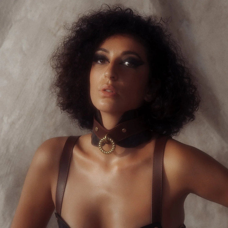 Liebe Seele - The Equestrian Leather Posture Collar And Leash - Leren Halsband Met Ketting-Laced-up.nl