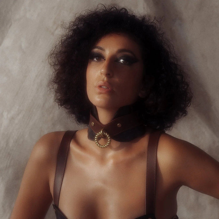 Liebe Seele - The Equestrian Leather Posture Collar And Leash - Leren Halsband Met Ketting-Laced-up.nl